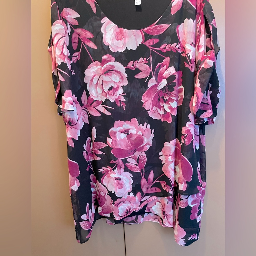Floral Scoop Neck Women's Top - Pink on Black